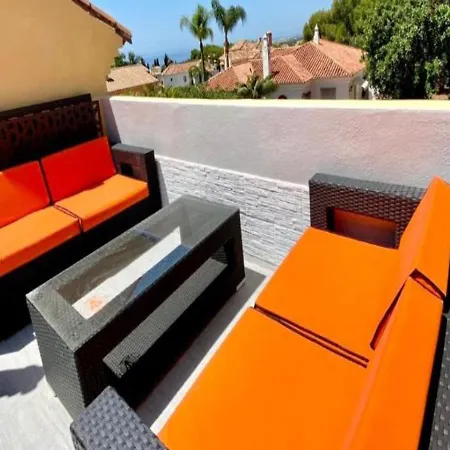 Residencial Torre Mar Con Amplias En Maison d'hôtes Marbellac