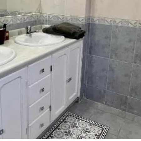 Residencial Torre Mar Con Amplias En Maison d'hôtes Marbellac